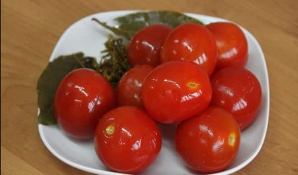 Маринованные помидоры на зиму: простые и вкусные рецепты Маринованные помидоры на зиму с чесноком