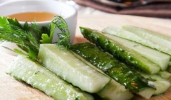 Малосольные огурцы: рецепт классический с чесноком и укропом