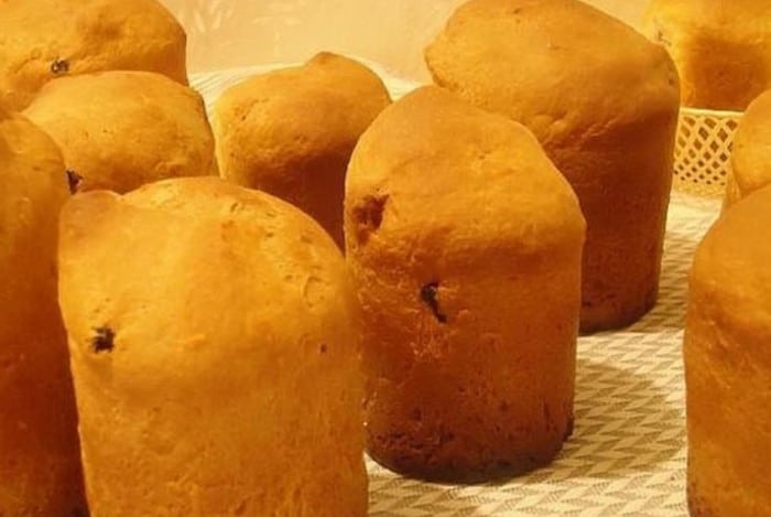 Готовые пасхальные куличи без глазури